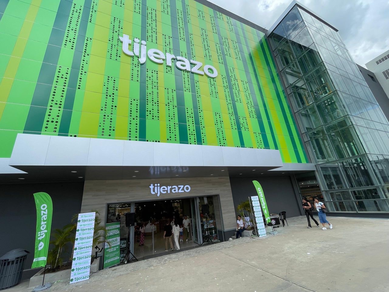 ¡La más grande de Venezuela! Tijerazo reinauguró su tienda emblemática en Valencia