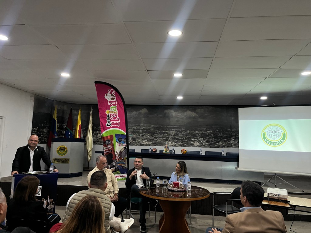 Cámara de Comercio de Valencia celebró conversatorio “Historias que Inspiran: Empresas que Dejan&nbsp;Huellas”