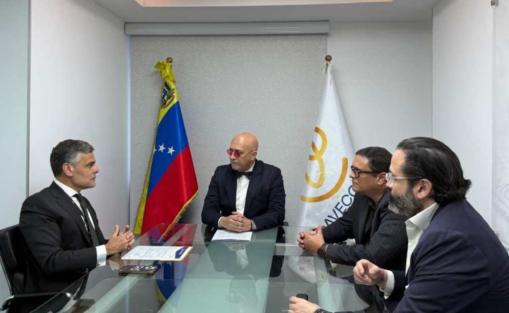 R4 Banco Microfinanciero consolida alianza para el fortalecimiento del ecosistema productivo&nbsp;nacional